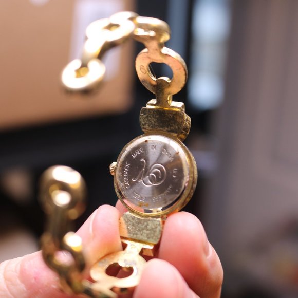 Woman caseback wirstwatch stainless steel golden tone - Picture 8 of 10